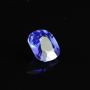 1.60-carat natural Kashmir sapphire, transparent faceted oval cut. Estimate: $18,000-$22,000. Image courtesy of Morton Kuehnert Auctioneers & Appraisers.